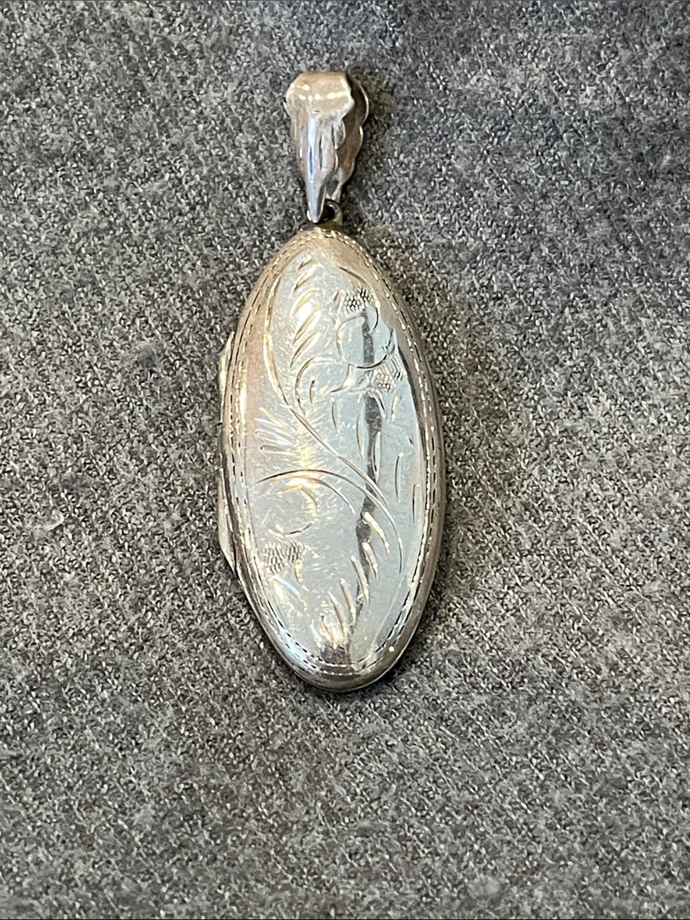 Vtg Sterling Engraved Oval Locket Pendant